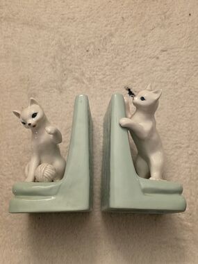 RARE Toyo Mint Green Ceramic Cat Bookends with White Kittens